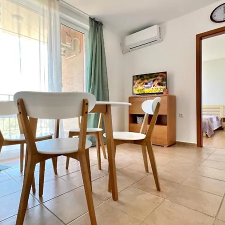 Bratanov Holiday Slăntjev Brjag